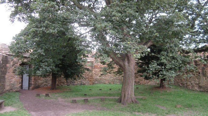Les remparts du château de Lincoln_cimetière_wp