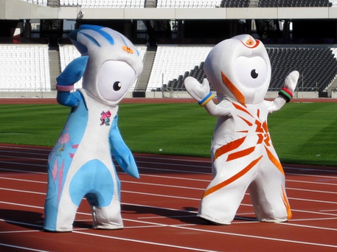 Les Jeux Olympiques d'été2_2012_Londres_mascottes-Wenlock-Mandeville_wp