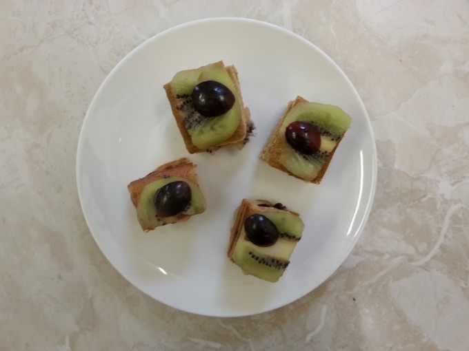 my-first-cake_genoise-kiwi-raisin_wp