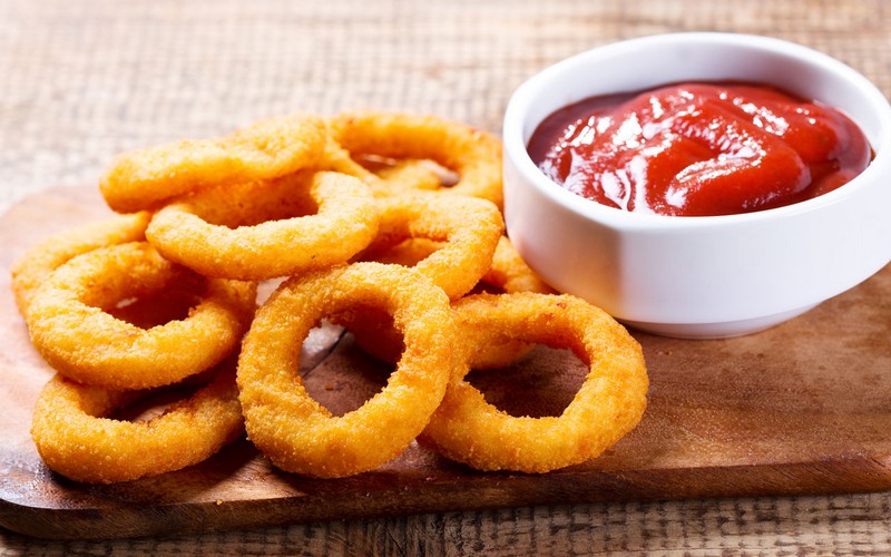 Onion ring_ketchup_wp