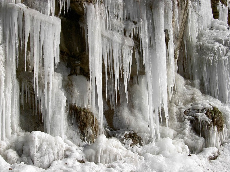 De la neige, de la neige_stalactites_wp