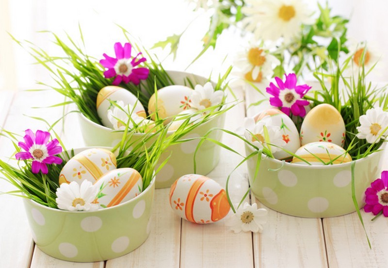 Les traditions culinaires de Pâques en Angleterre_oeufs-paniers-fleurs_wp
