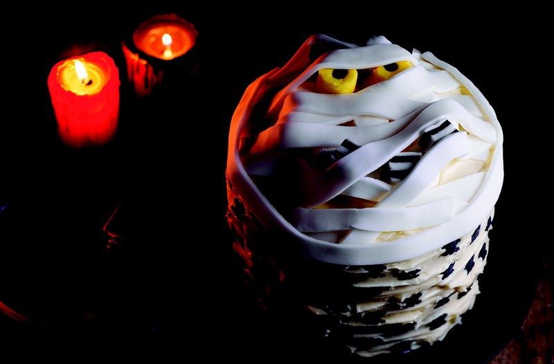 Desserts pour Halloween_marshmallow-mummy-cake_wp