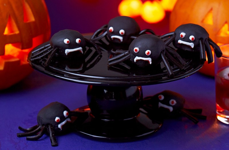 Desserts pour Halloween_spider-cake-pops-creepy_wp