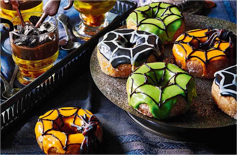 Desserts pour Halloween_spiderweb-doughnuts_wp