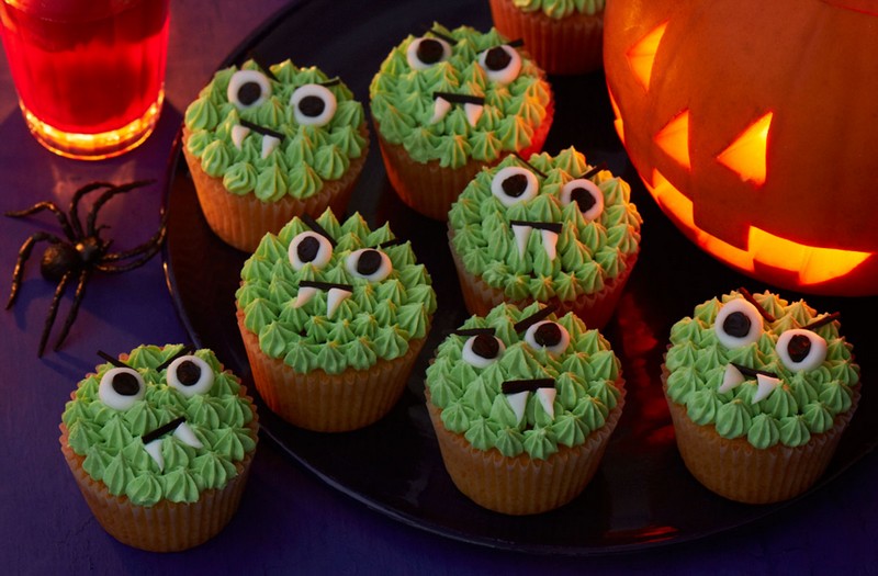 Desserts pour Halloween_toothy-green-monster-cupcakes_wp