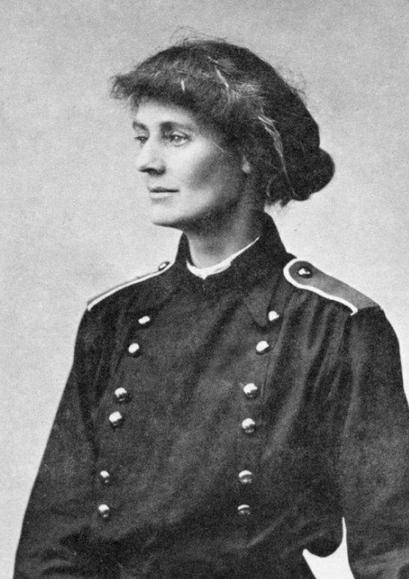 28 décembre 1918_constance-markievicz-1ère-femme-parlement-britannique_wp