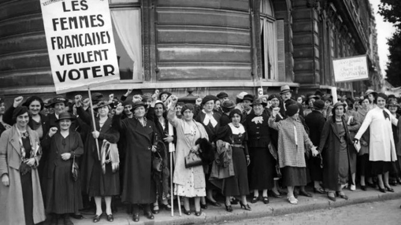 29 janvier 1912_délégation-femmes-palais-bourbon-paris-fr-droit-de-vote_wp
