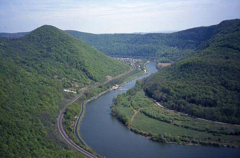 Le Doubs_rivière-1er-cours-eau-département-fr_wp