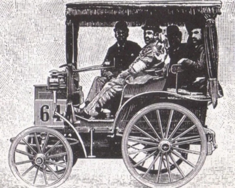 22 juillet 1894_1ère-compétition-auto-la-panhard-et-levassor-n°64-pilotée-par-émile-mayade-course-paris-rouen_wp