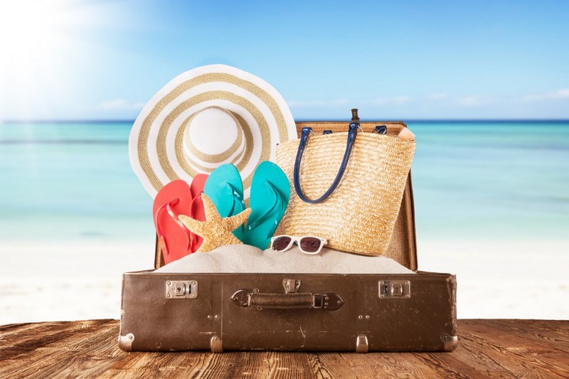Fin des vacances..._plage-accessoires-valise-sable-été_wp