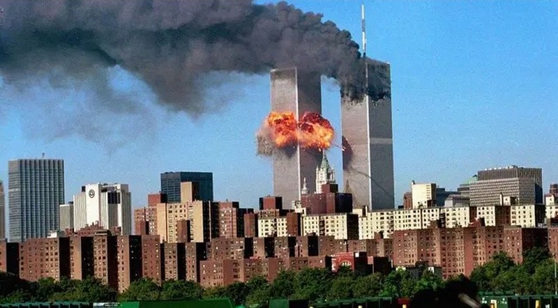 11 septembre 2001_attaque-contre-tours-jumelles-world-trade-center-n.y.-usa_wp