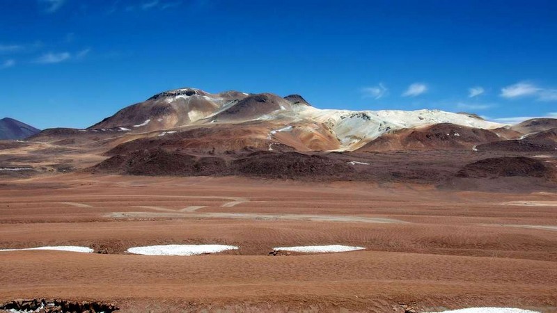 Un sol vitrifié dans le désert d'Atacama_chili-nord_wp