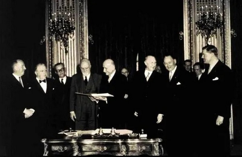 10 février 1947_signature-traité-paris_wp