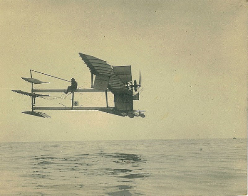 28 mars 1910_1er-vol-hydravion_wp