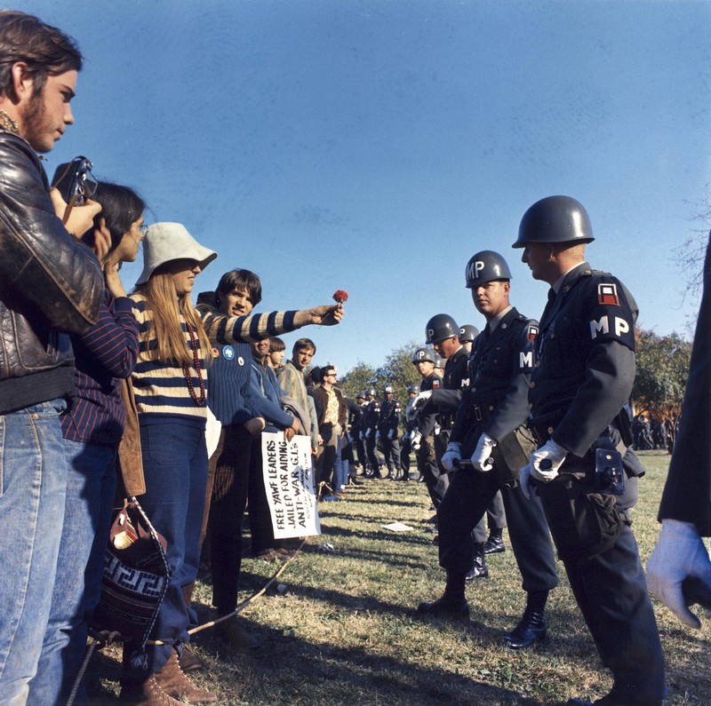 21 octobre 1967_usa-grand-rassemblement-sur washington-d-c-du-comité-de-mobilisation-national-pour-finir-la-guerre-au-vietnam_wp