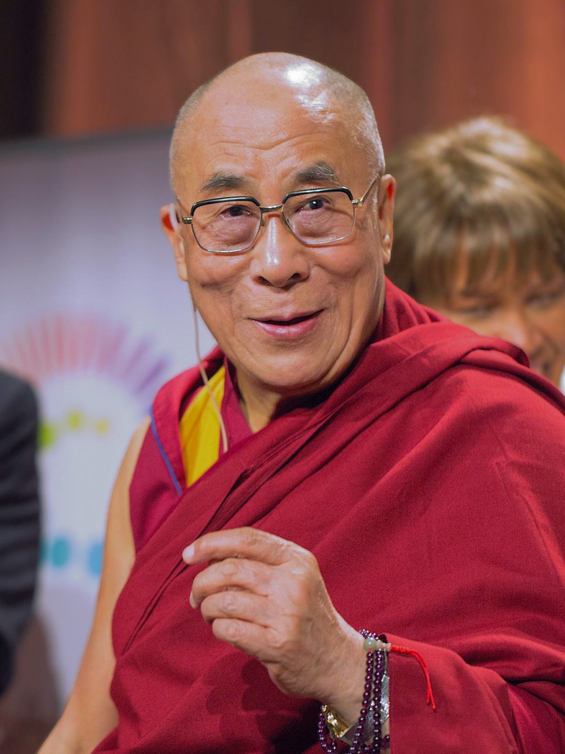 17 novembre 1950_tenzin-gyatso-né lhamo-dhondup-14th-dalaï-lama_wp