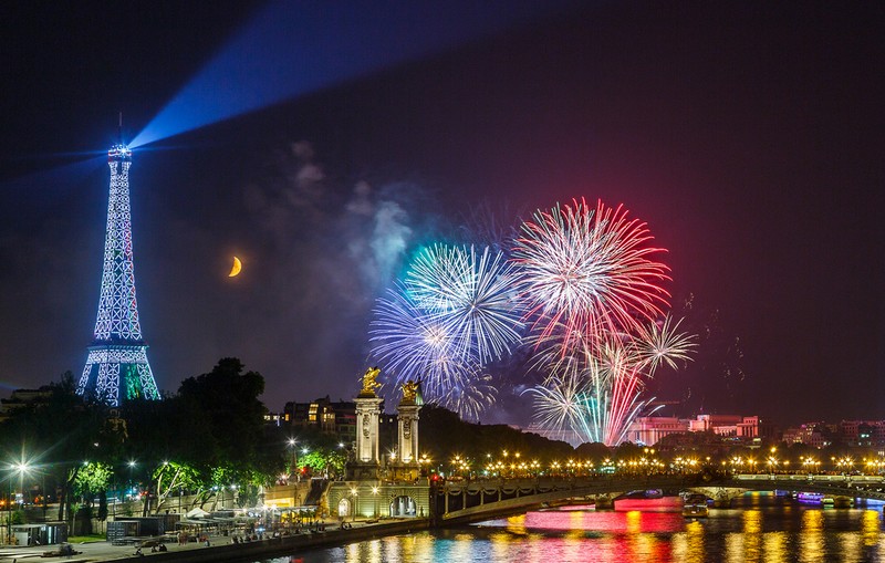 14 juillet_fête-nationale-fr-paris-seine-tour-eiffel-feux-artifice_wp