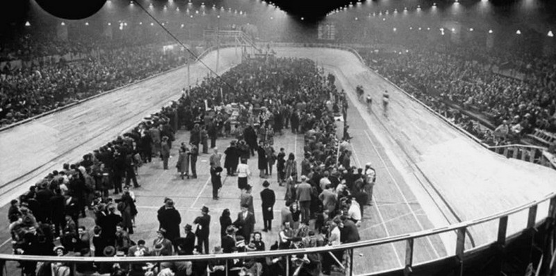 16 juillet 1942_plus-grande-rafle-juifs-vélodrome-d’hiver-paris-france_wp