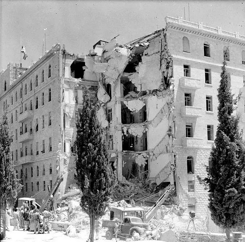 22 juillet 1946_attentat-bombe-contre-britanniques-hôtel-king-david-jérusalem_wp