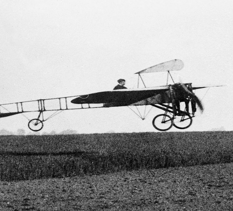 25 juillet 1909_traversée-manche-1ère-fois-avion-lois-blériot-fr_wp
