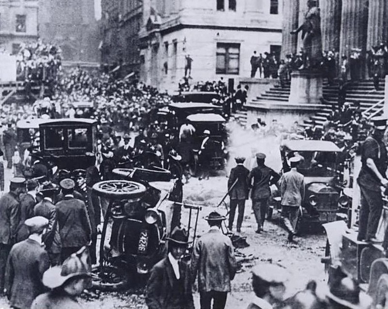 16 septembre 1920_attentat-carrefour-wall-street-broad-street-n-y-usa_wp