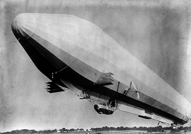 29 janvier 1916_1er-raid-zeppelin-allemand-sur-paris-fr_wp